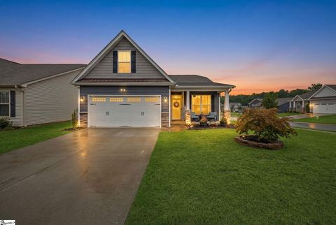 Photo of 637 Ivywood Place, Boiling Springs, SC 29316 (MLS # 1583169)