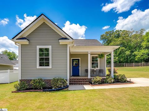Photo of 505 W D Avenue, Easley, SC 29640 (MLS # 1592507)