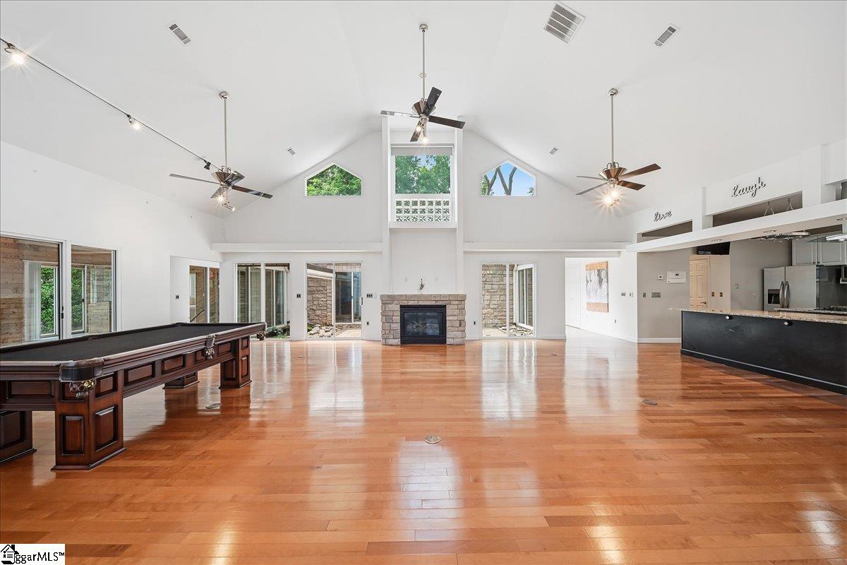 102 Greenleaf Lane