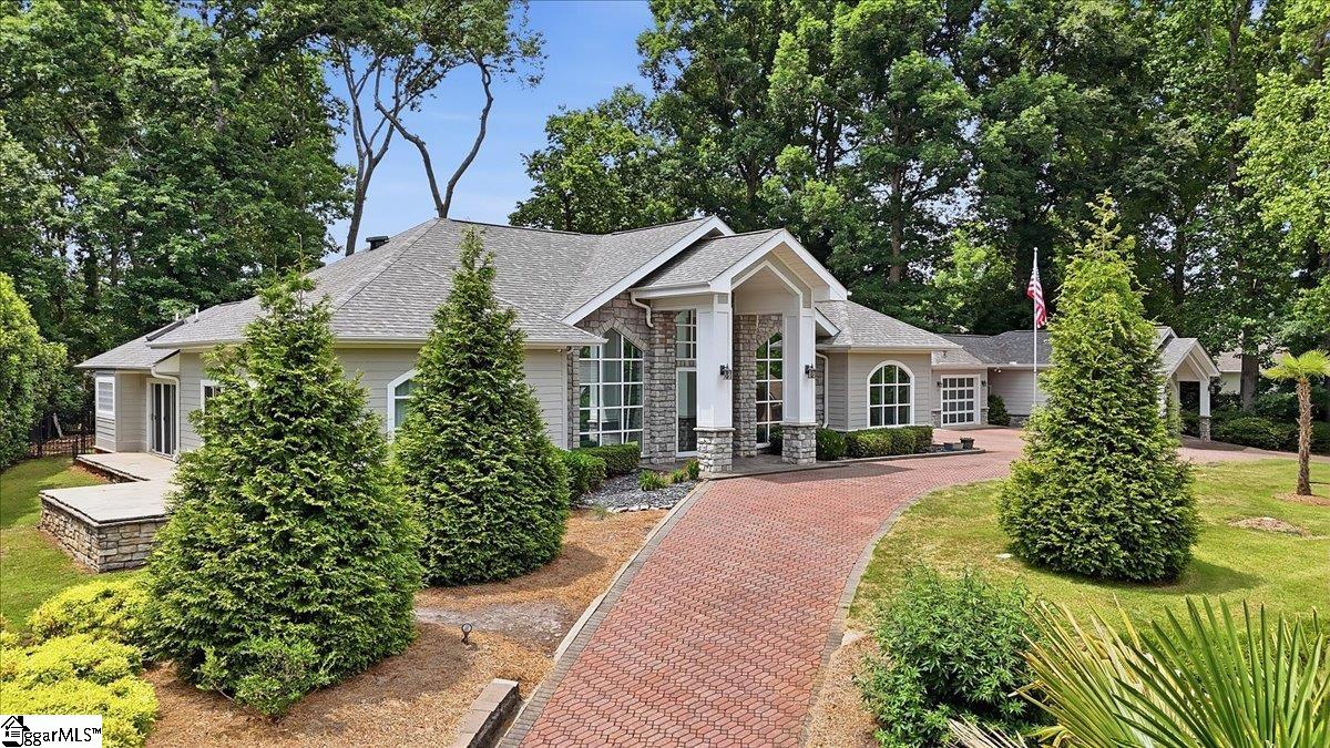 102 Greenleaf Lane