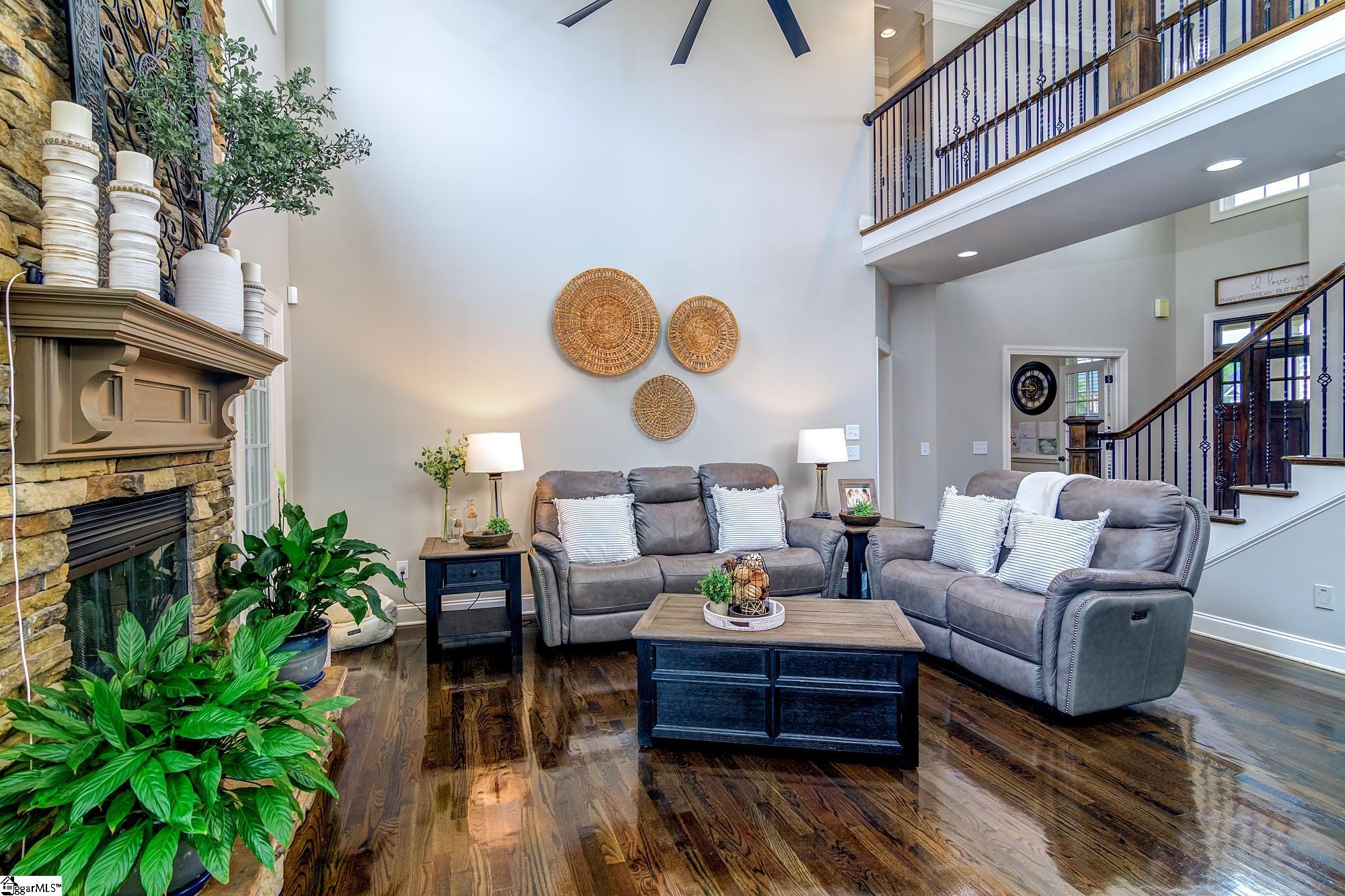 1 Lone Oak Avenue