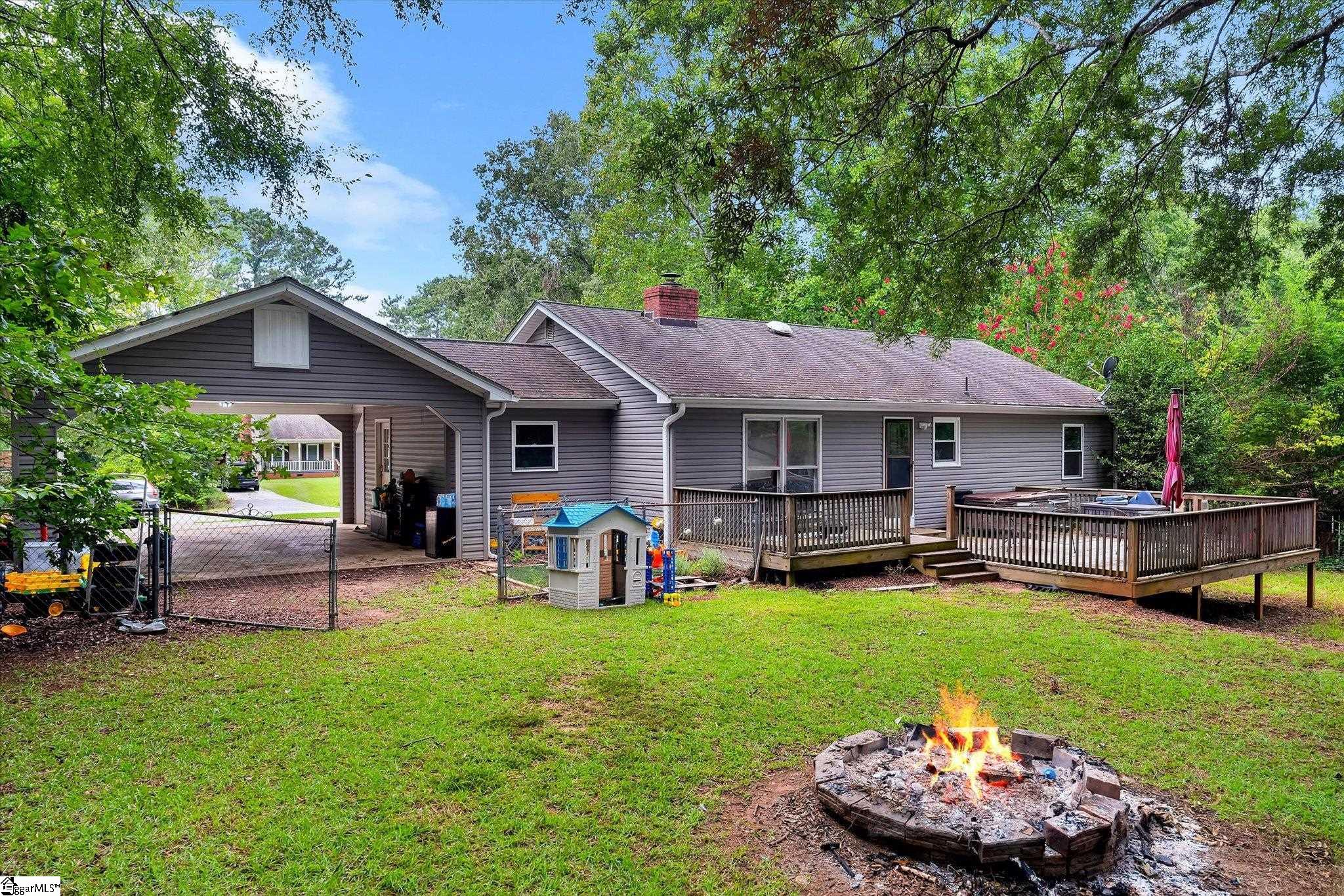 Clinton, South Carolina 29325, United States, 3 Bedrooms Bedrooms, ,2 BathroomsBathrooms,Residential,Active,197414