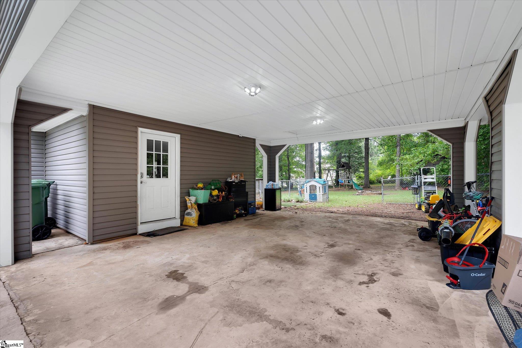 Clinton, South Carolina 29325, United States, 3 Bedrooms Bedrooms, ,2 BathroomsBathrooms,Residential,Active,197414