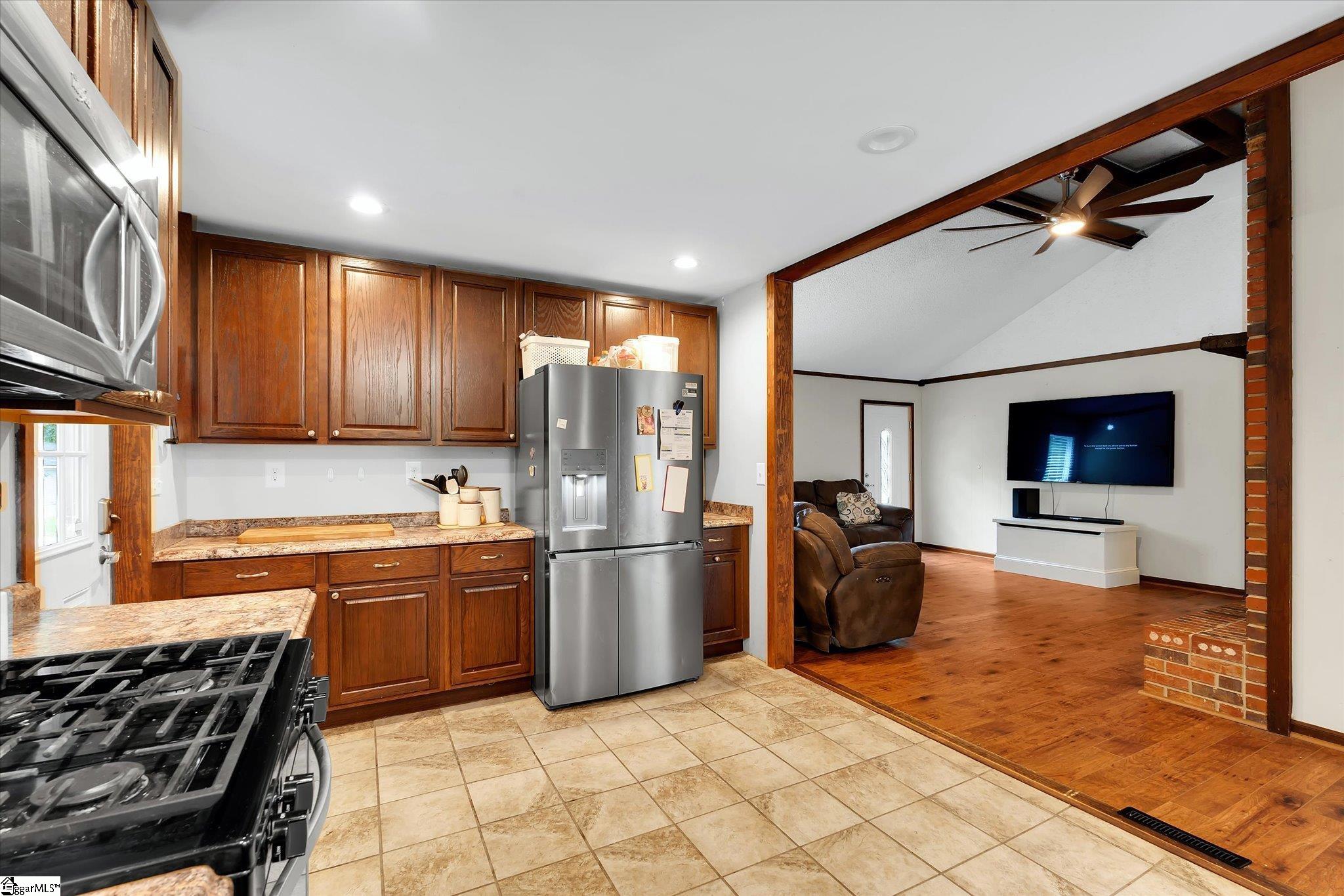 Clinton, South Carolina 29325, United States, 3 Bedrooms Bedrooms, ,2 BathroomsBathrooms,Residential,Active,197414