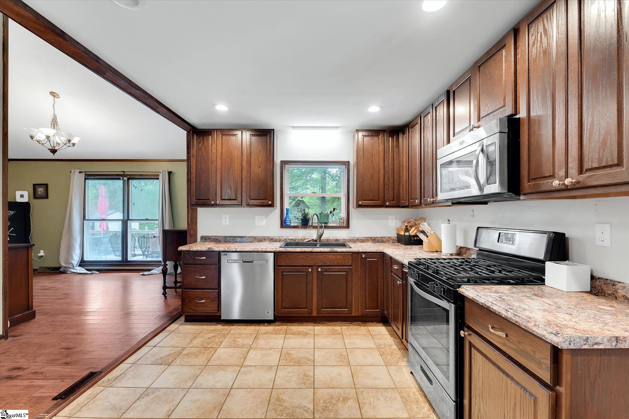 Clinton, South Carolina 29325, United States, 3 Bedrooms Bedrooms, ,2 BathroomsBathrooms,Residential,Active,197414