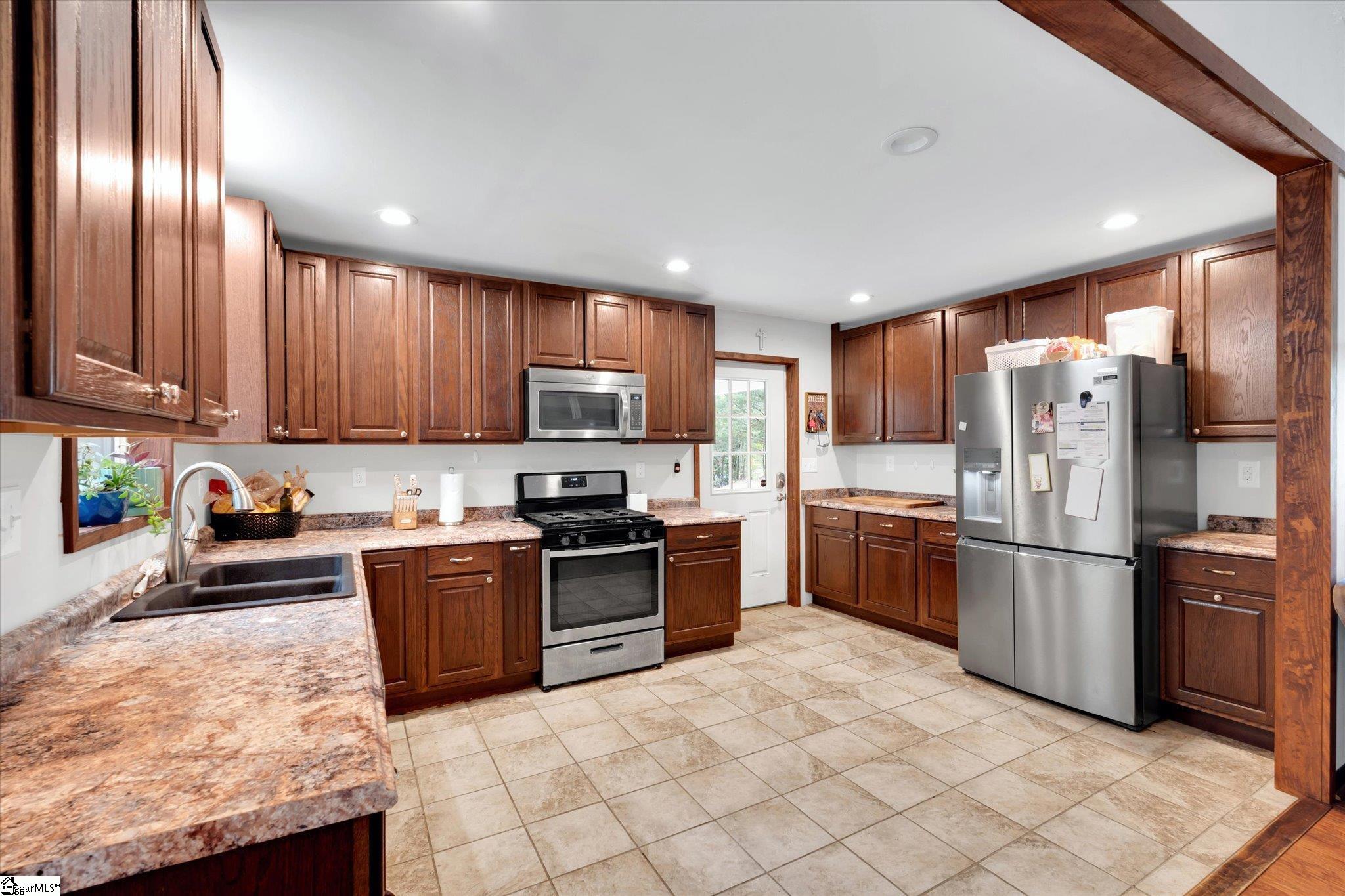 Clinton, South Carolina 29325, United States, 3 Bedrooms Bedrooms, ,2 BathroomsBathrooms,Residential,Active,197414