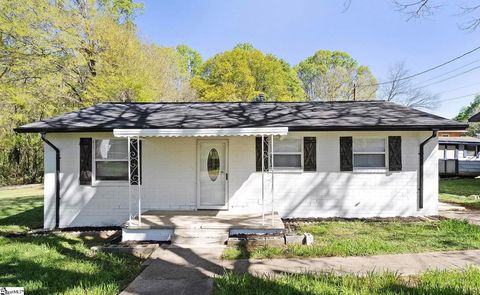 Photo of 611 Gardner Street, Gaffney, SC 29341 (MLS # 1592595)