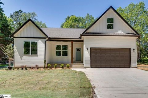 Photo of 3 Carter Drive, Marietta, SC 29661 (MLS # 1590072)