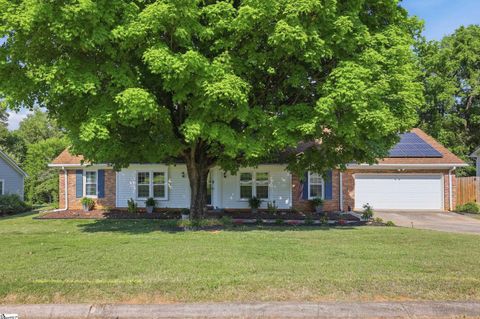 Photo of 10 Fieldstone Place, Greenville, SC 29615 (MLS # 1592557)