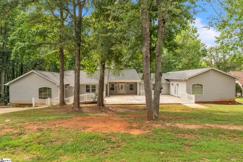 Photo of 1 Moultrie Drive, Taylors, SC 29687 (MLS # 1577775)