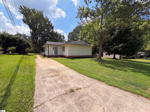 Photo of 404 W Yellow Wood Drive, Simpsonville, SC 29680 (MLS # 1603620)