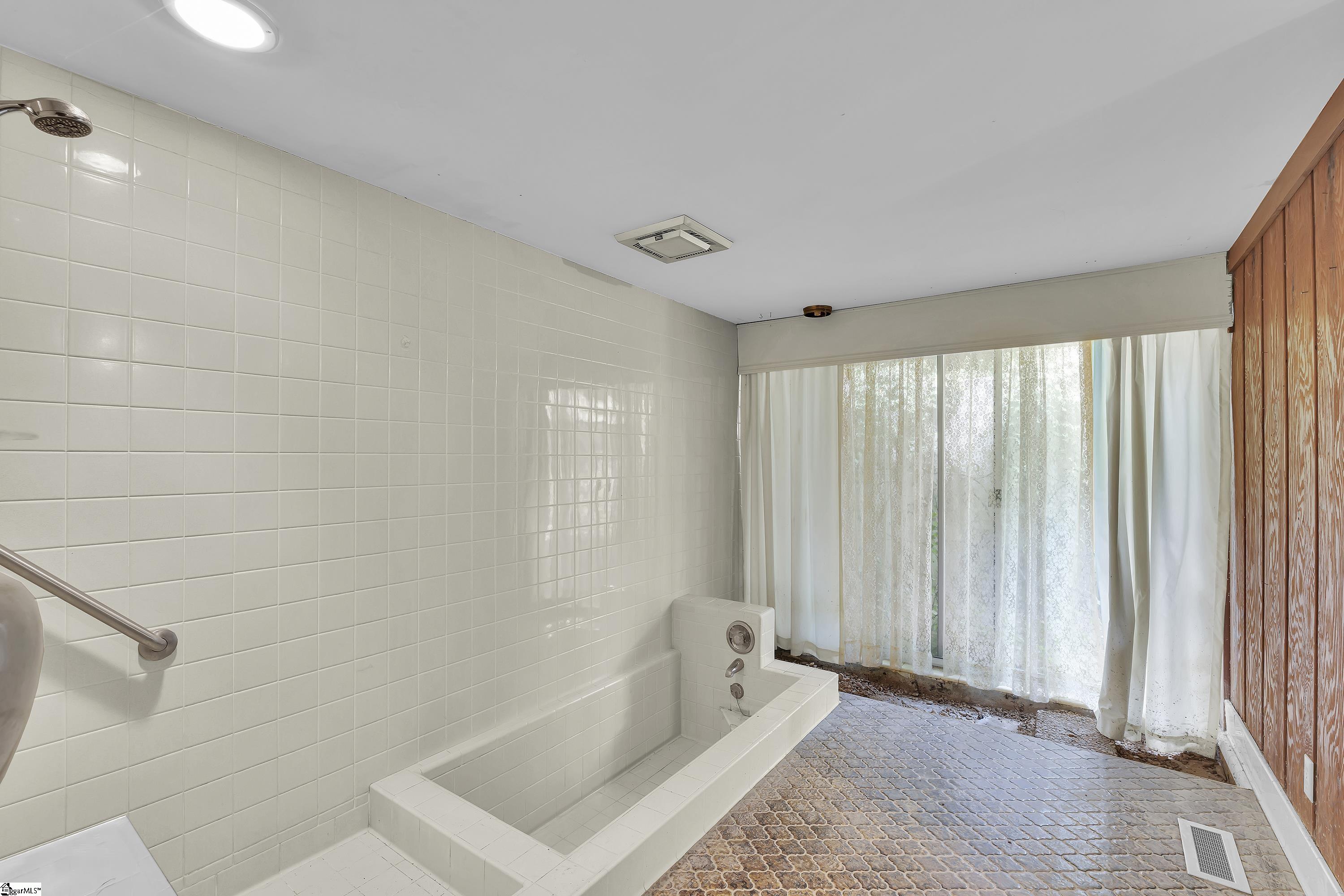 Greenville, South Carolina 29615, United States, 4 Bedrooms Bedrooms, ,4 BathroomsBathrooms,Residential,Active,186166