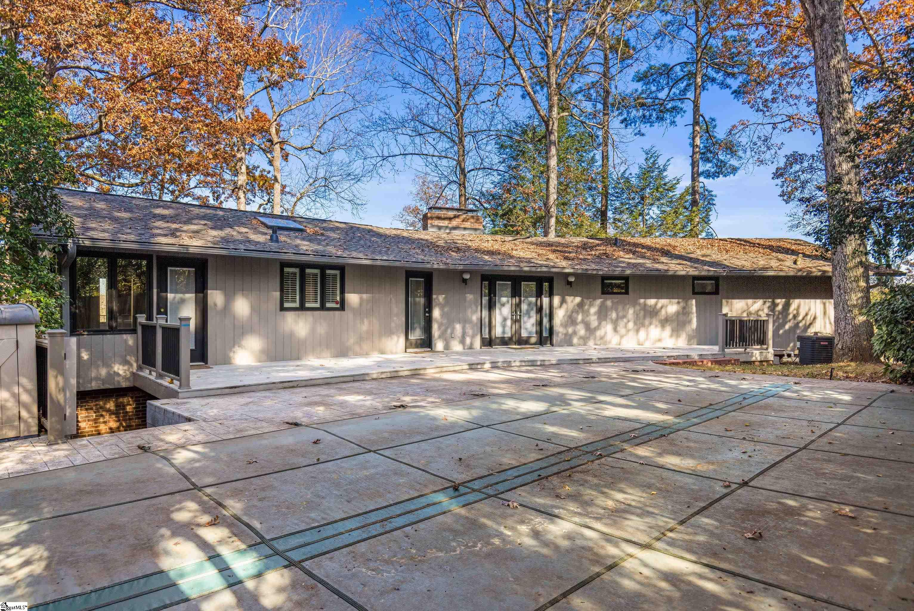 511 Shorecrest Drive