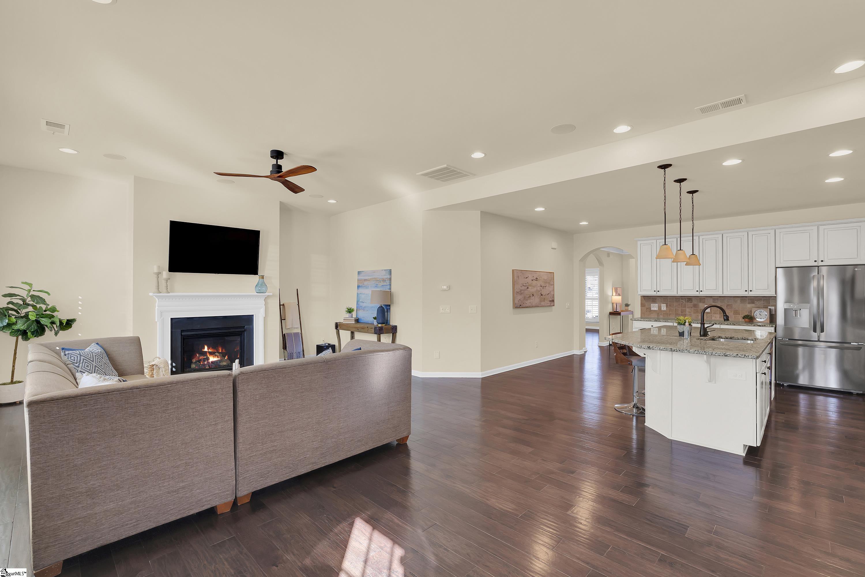 Duncan, South Carolina 29334, United States, 4 Bedrooms Bedrooms, ,3 BathroomsBathrooms,Residential,Contingent,8937