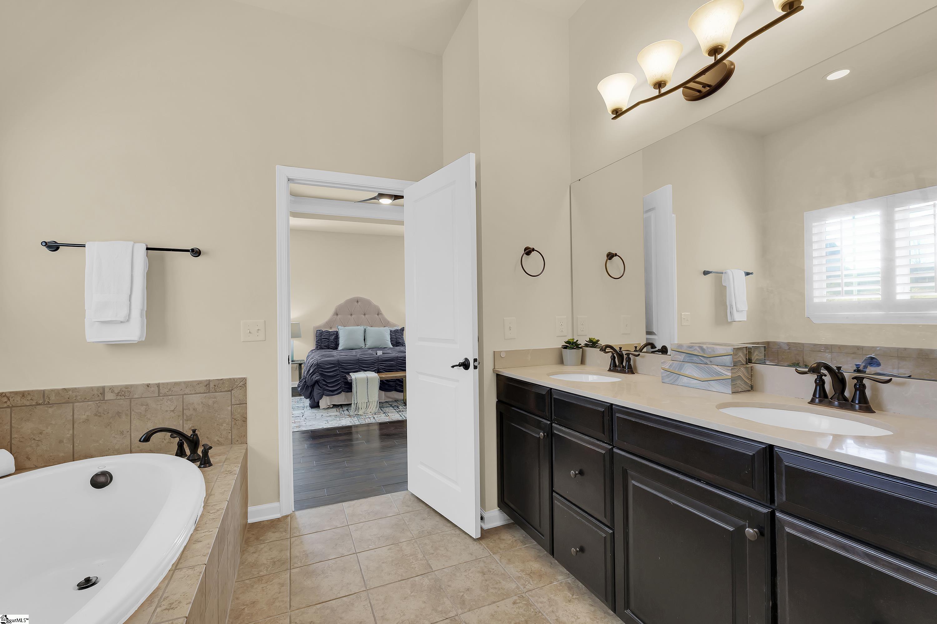 Duncan, South Carolina 29334, United States, 4 Bedrooms Bedrooms, ,3 BathroomsBathrooms,Residential,Contingent,8937