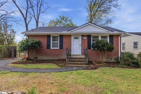 Photo of 7 Picadilly Street, Taylors, SC 29687 (MLS # 1587374)