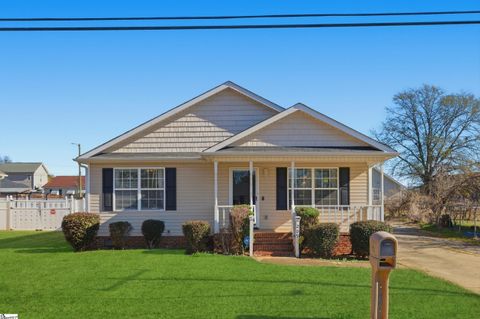 Photo of 209 Alice Avenue, Greenville, SC 29611 (MLS # 1576566)