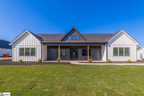 Photo of 3392 Fairview Road, Fountain Inn, SC 29644 (MLS # 1587408)