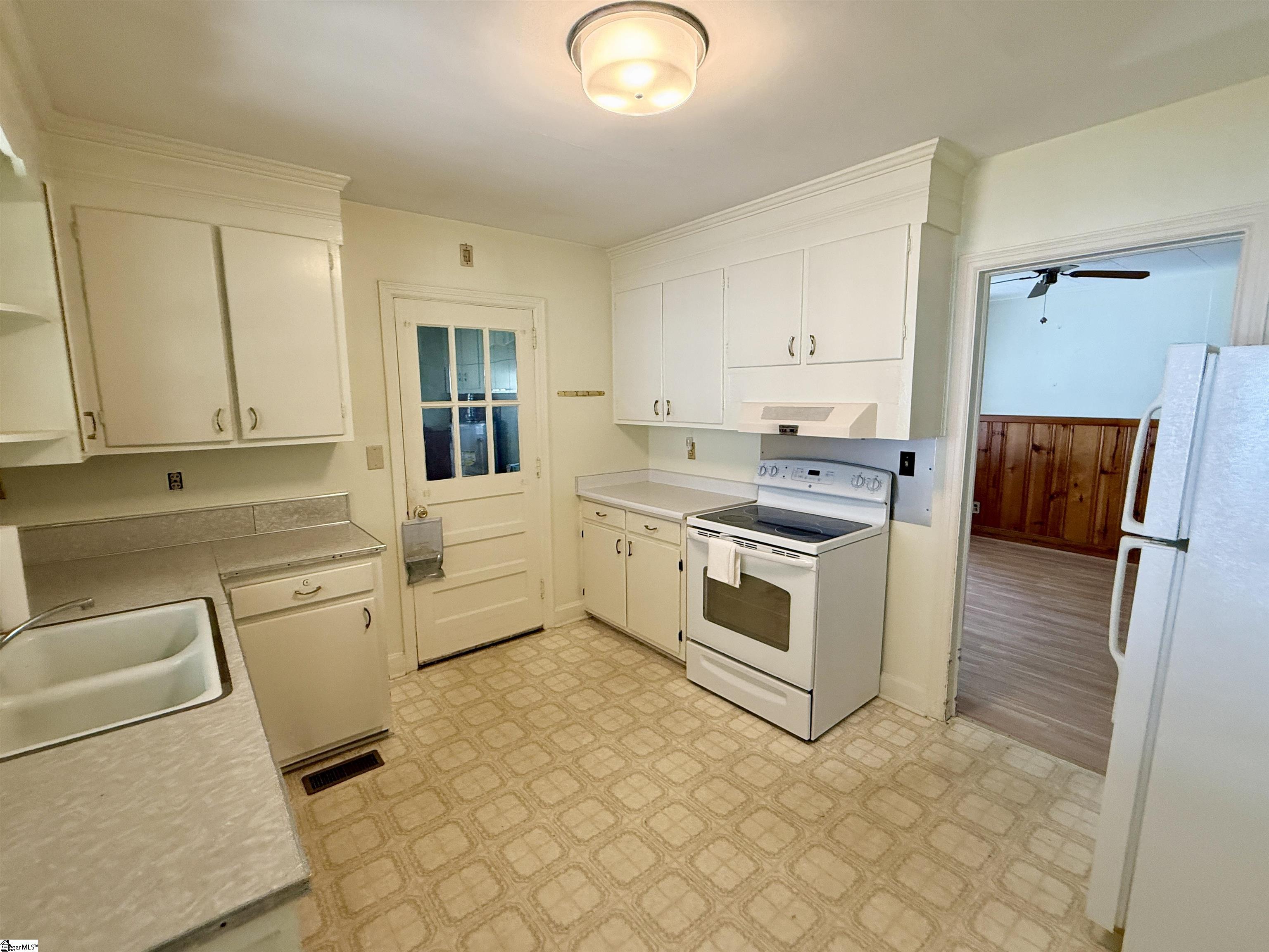 Clinton, South Carolina 29325, United States, 4 Bedrooms Bedrooms, ,3 BathroomsBathrooms,Residential,Active,182259