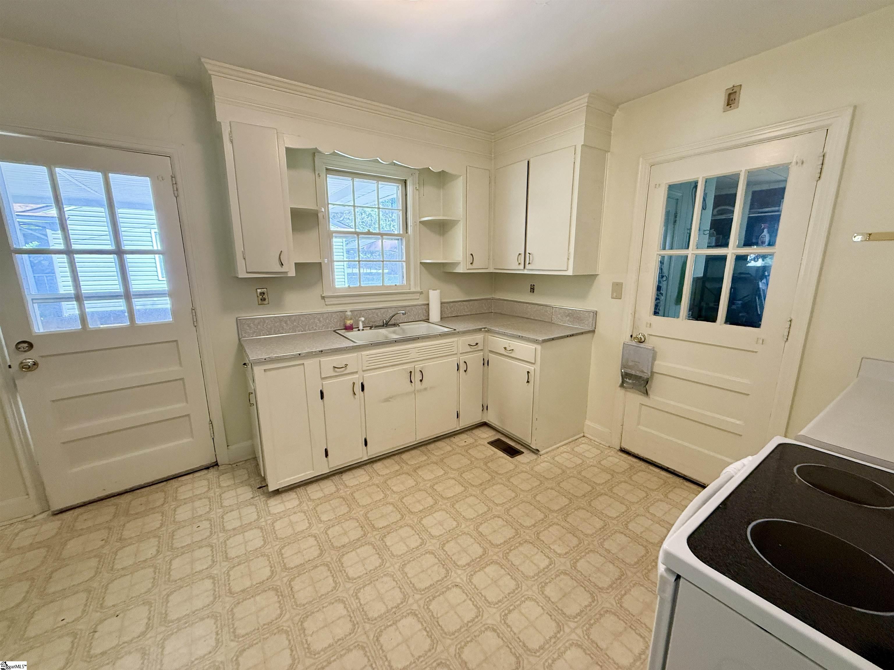 Clinton, South Carolina 29325, United States, 4 Bedrooms Bedrooms, ,3 BathroomsBathrooms,Residential,Active,182259