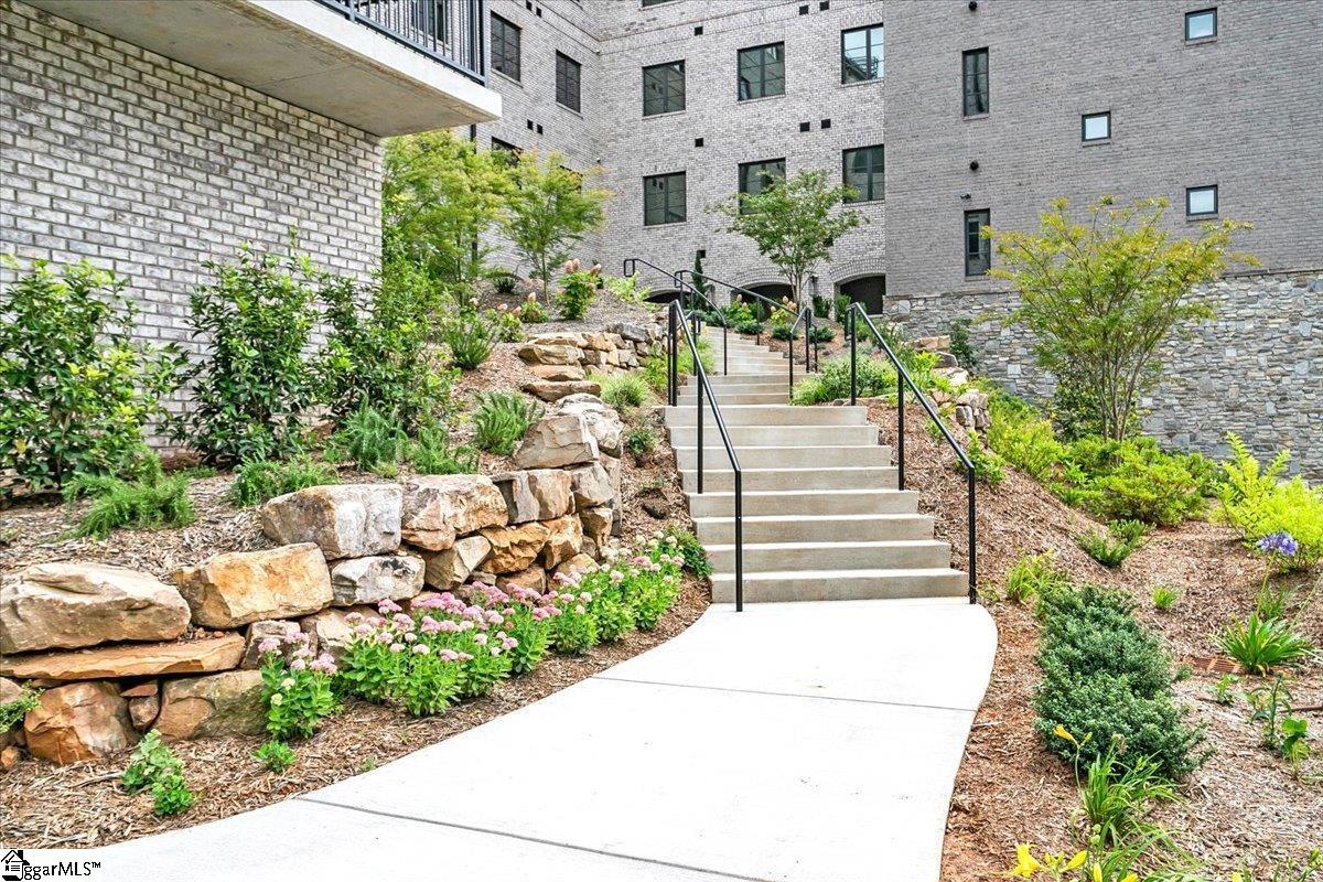 Greenville, South Carolina 29601, United States, 2 Bedrooms Bedrooms, ,2 BathroomsBathrooms,Residential,Active,75824