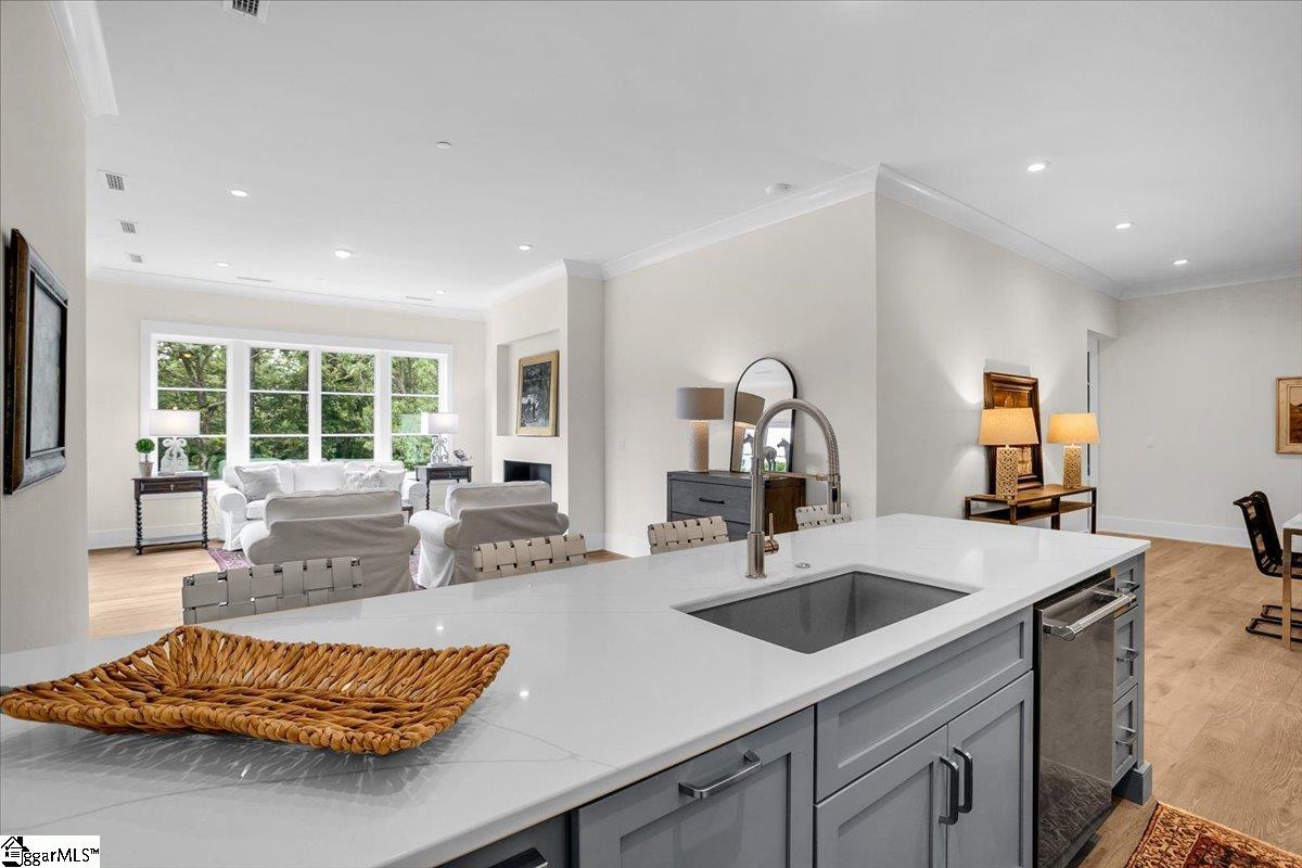 Greenville, South Carolina 29601, United States, 2 Bedrooms Bedrooms, ,2 BathroomsBathrooms,Residential,Active,75824