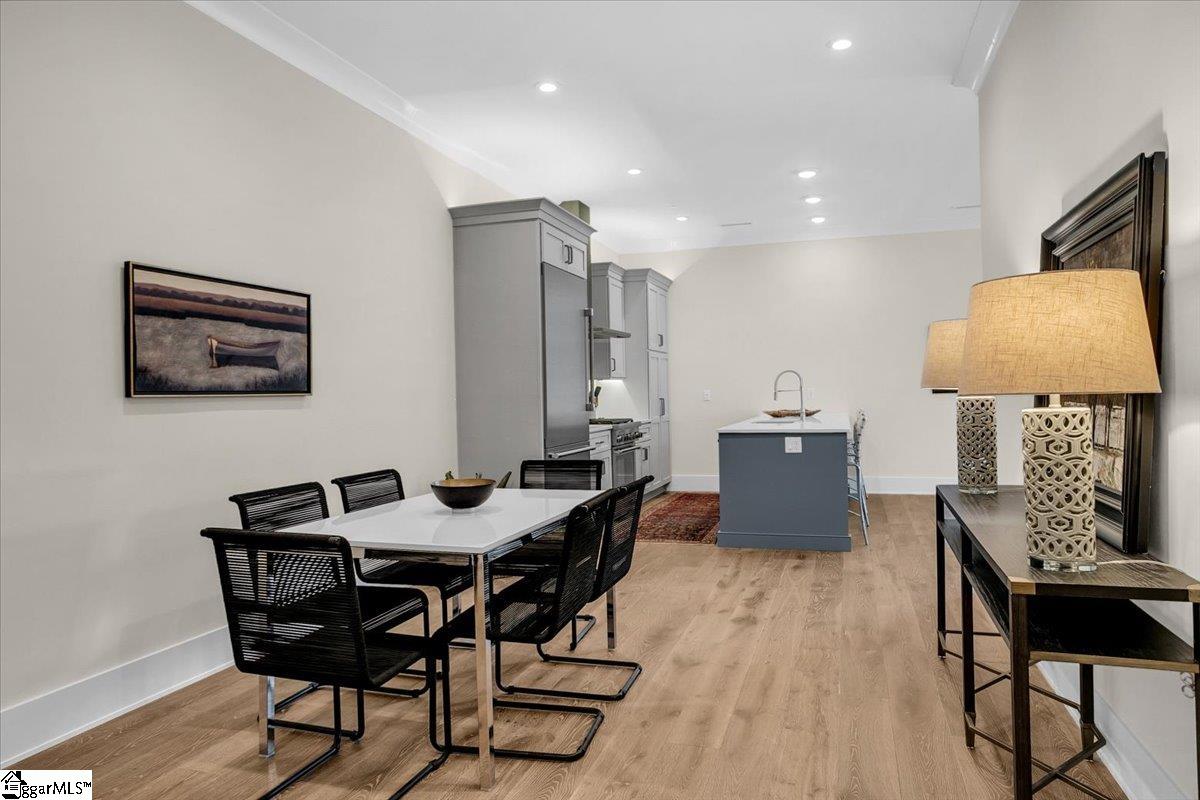 Greenville, South Carolina 29601, United States, 2 Bedrooms Bedrooms, ,2 BathroomsBathrooms,Residential,Active,75824