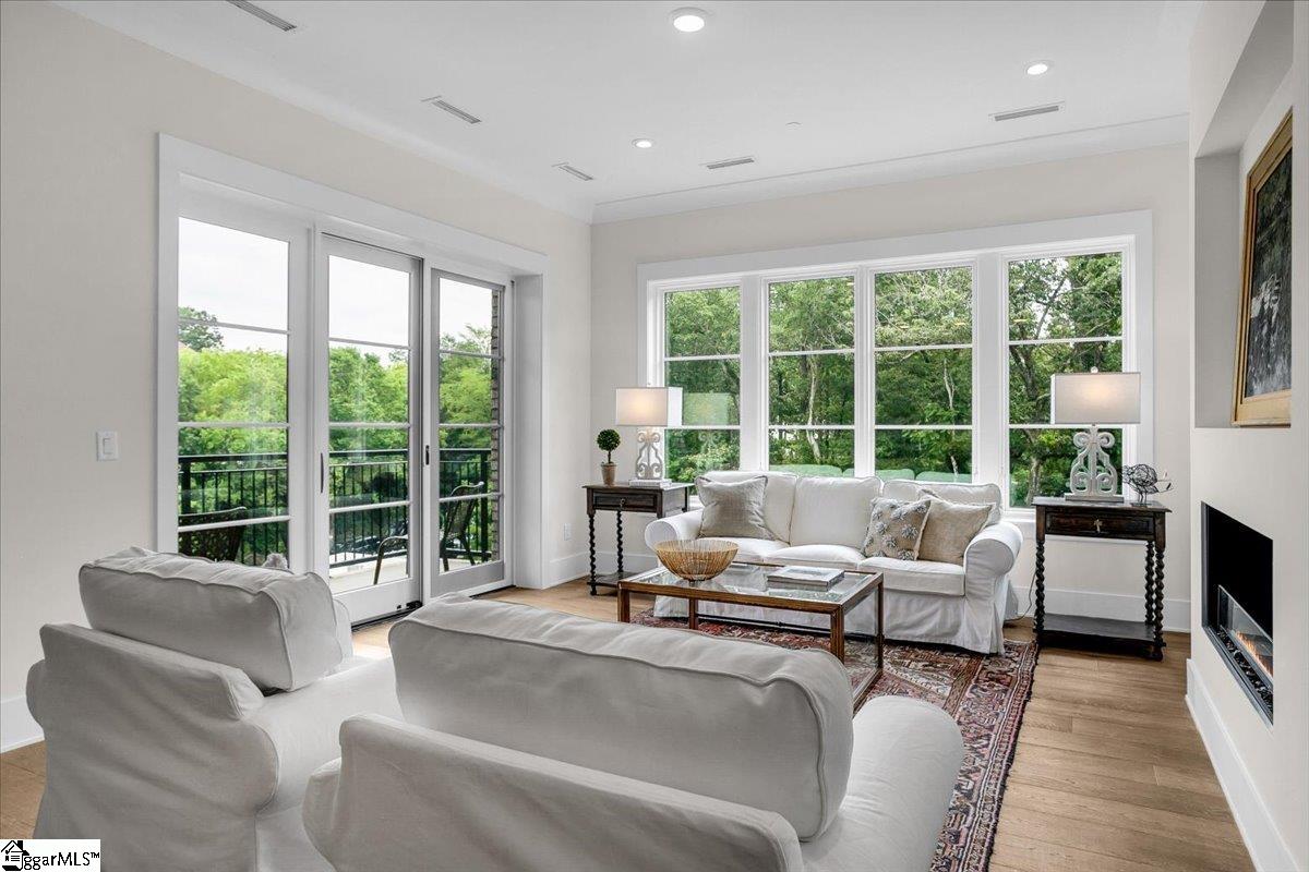 Greenville, South Carolina 29601, United States, 2 Bedrooms Bedrooms, ,2 BathroomsBathrooms,Residential,Active,75824