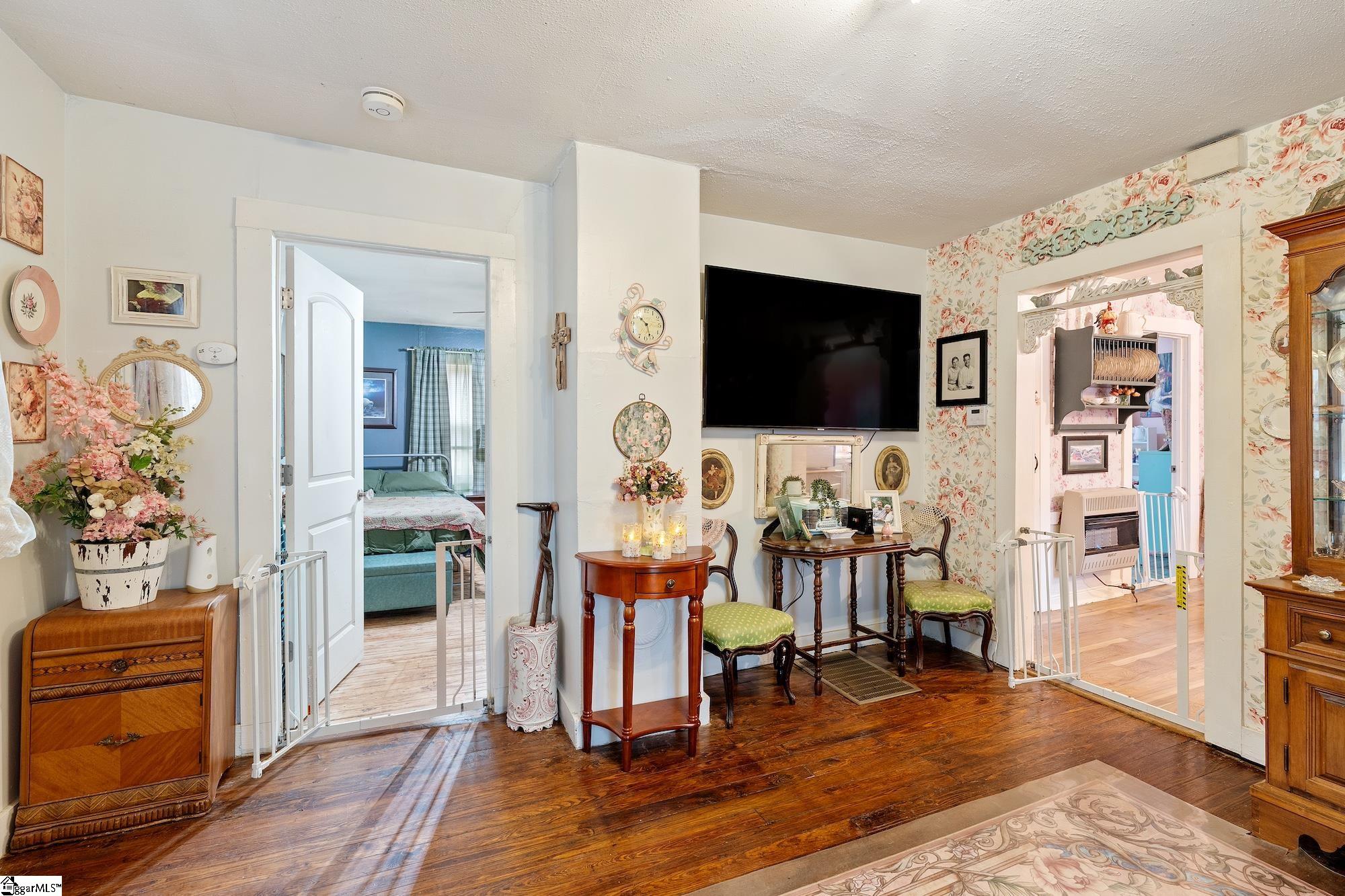 342 N Hampton Avenue