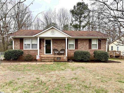 Photo of 402 Calhoun Street, Laurens, SC 29360 (MLS # 1583804)