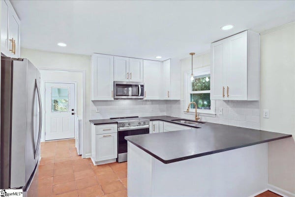 218 ELAINE AVE, TAYLORS, SC 29687 - Image 17bf9a3b6e749ef05d404e23cccd66ae/2344782894