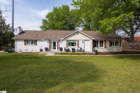 Photo of 709 Old Rutherford Road, Taylors, SC 29687 (MLS # 1582362)