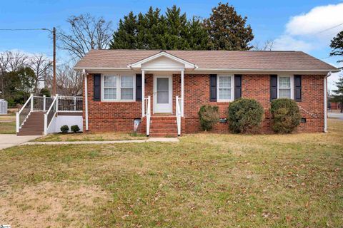 Photo of 701 Ikes Road, Taylors, SC 29687 (MLS # 1582541)