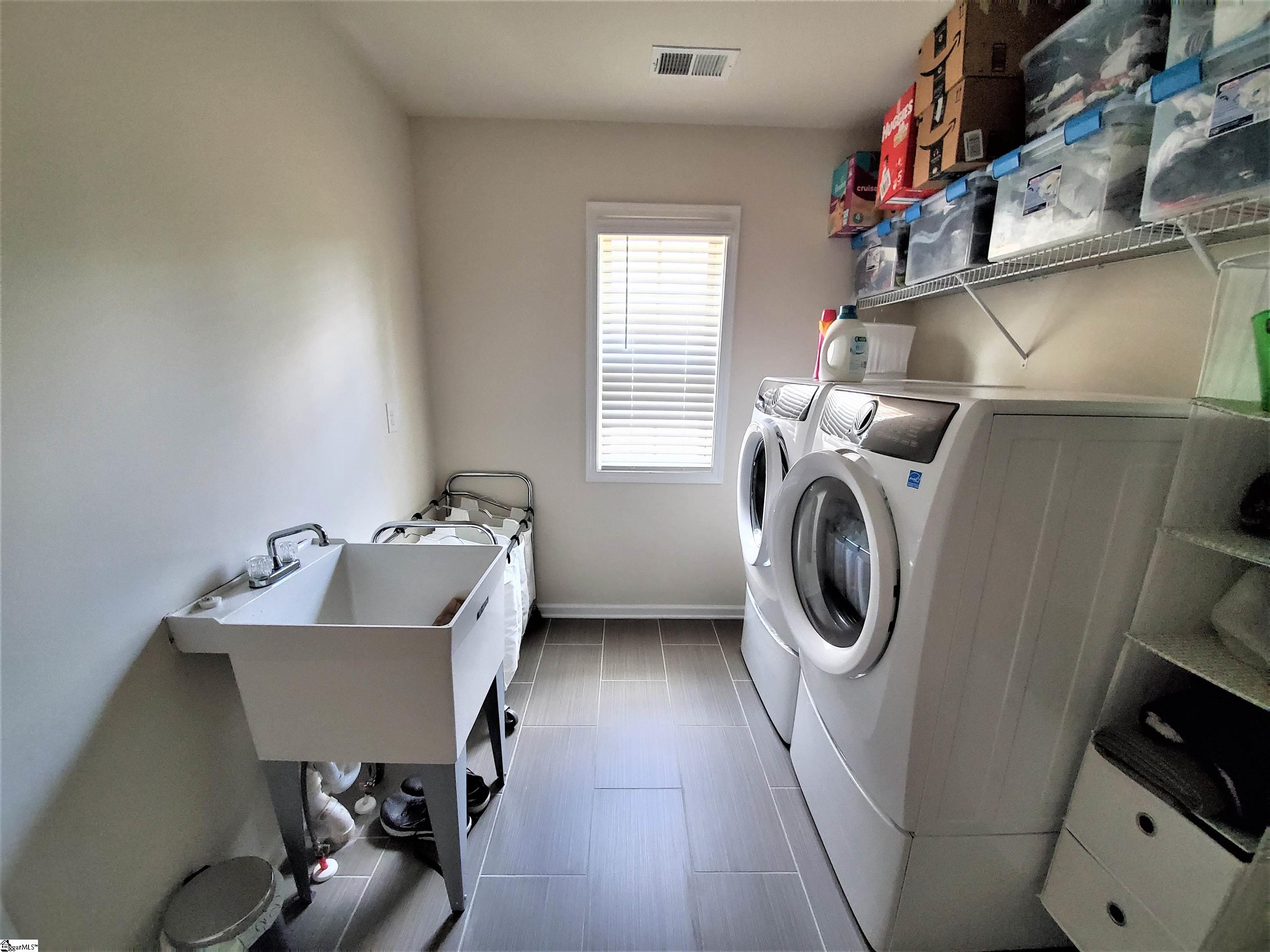 Taylors, South Carolina 29687, United States, 4 Bedrooms Bedrooms, ,3 BathroomsBathrooms,Residential,Contingent,156558