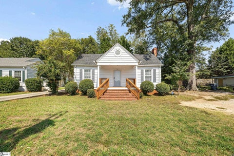 Photo of 102 W Farley Avenue, Laurens, SC 29360 (MLS # 1604423)