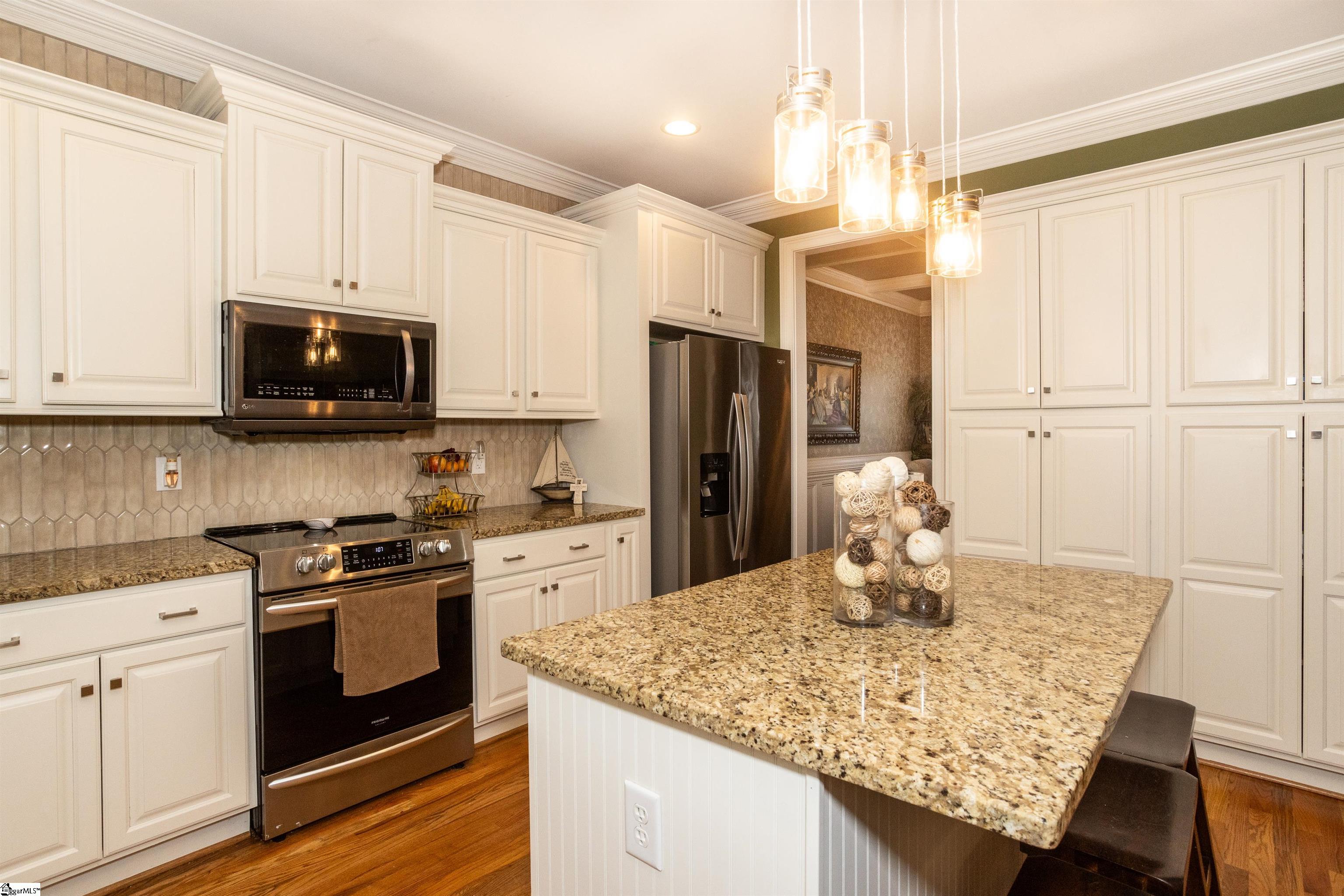 Simpsonville, South Carolina 29681, United States, 4 Bedrooms Bedrooms, ,3 BathroomsBathrooms,Residential,Contingent,198910