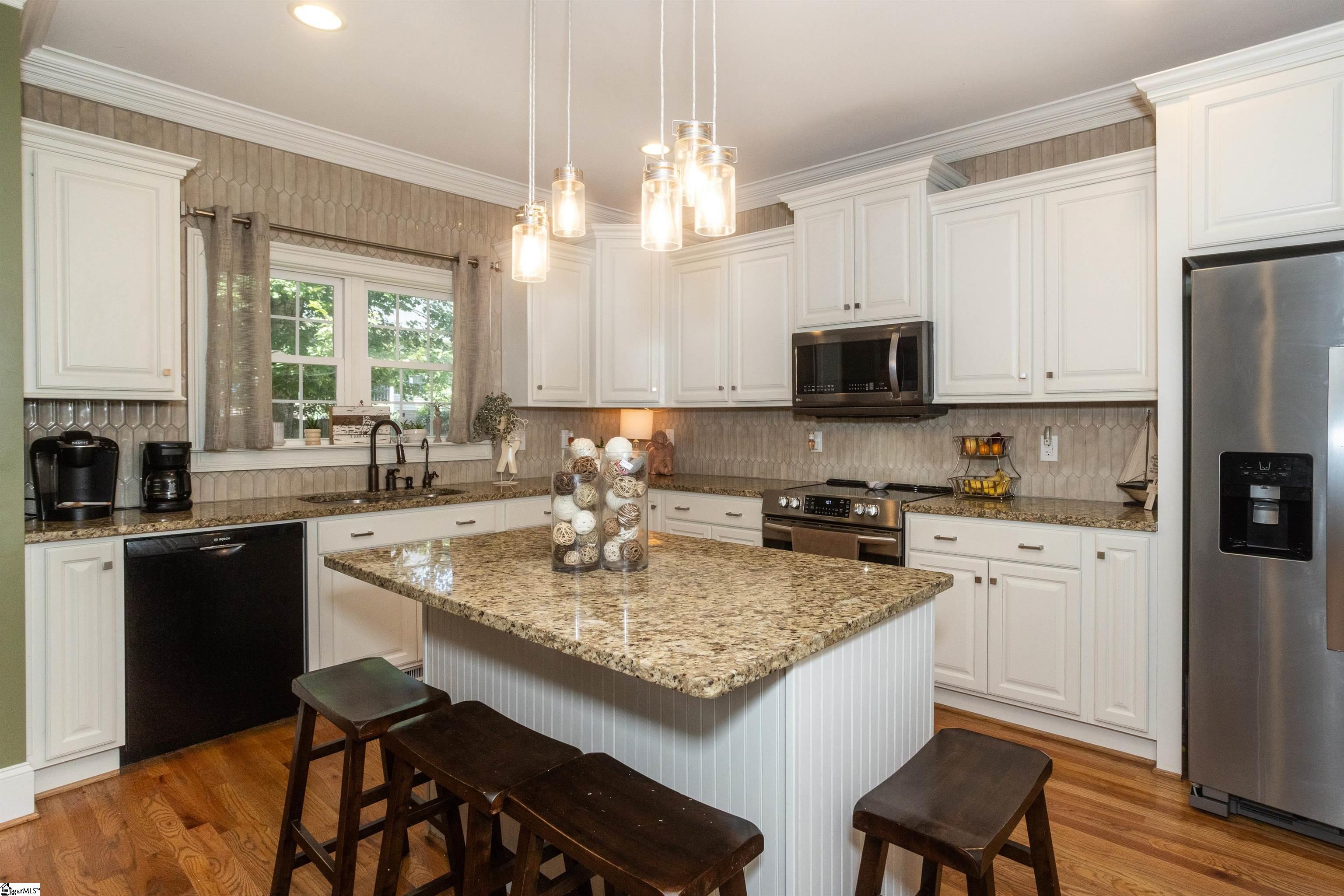 Simpsonville, South Carolina 29681, United States, 4 Bedrooms Bedrooms, ,3 BathroomsBathrooms,Residential,Contingent,198910