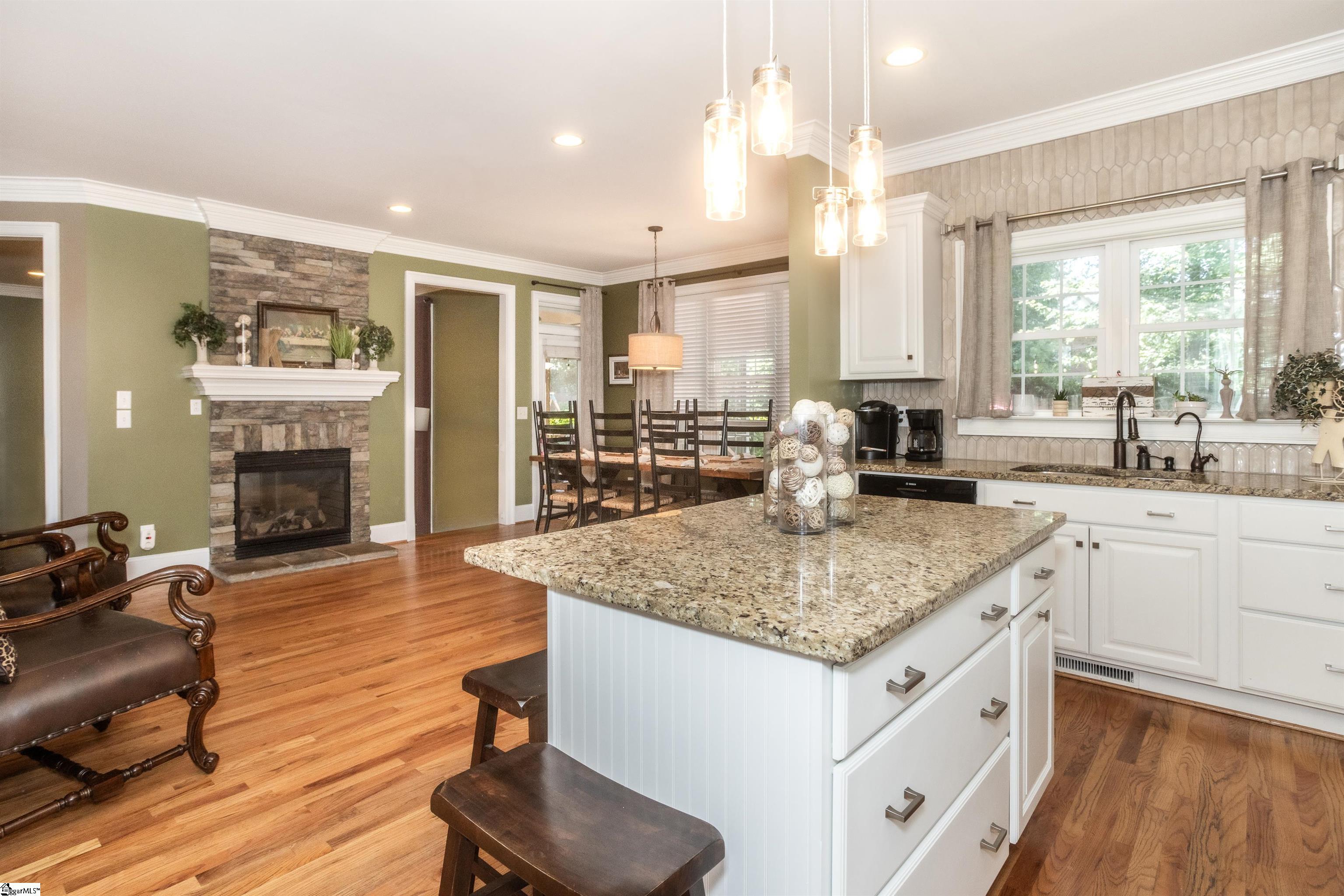 Simpsonville, South Carolina 29681, United States, 4 Bedrooms Bedrooms, ,3 BathroomsBathrooms,Residential,Contingent,198910