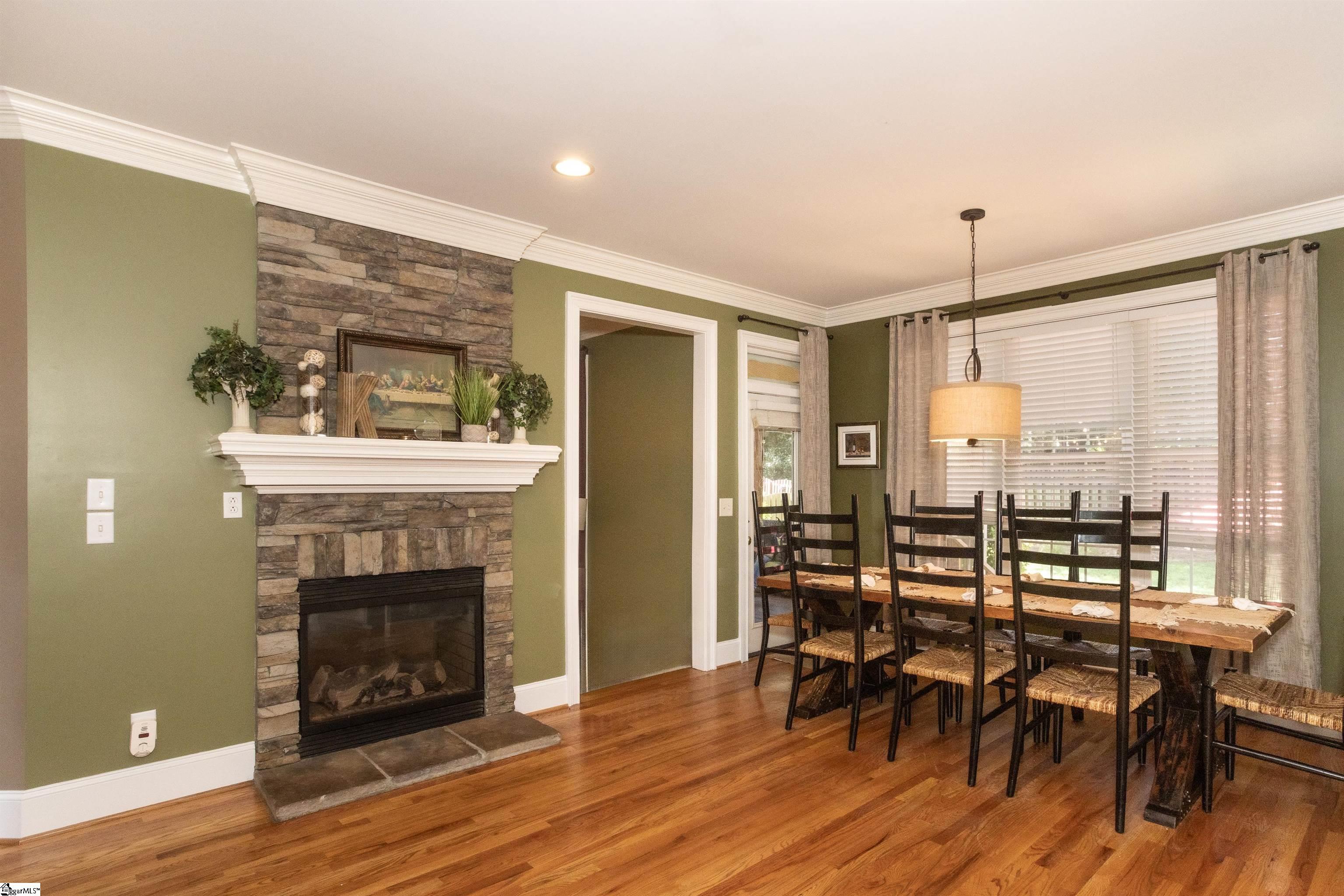 Simpsonville, South Carolina 29681, United States, 4 Bedrooms Bedrooms, ,3 BathroomsBathrooms,Residential,Contingent,198910