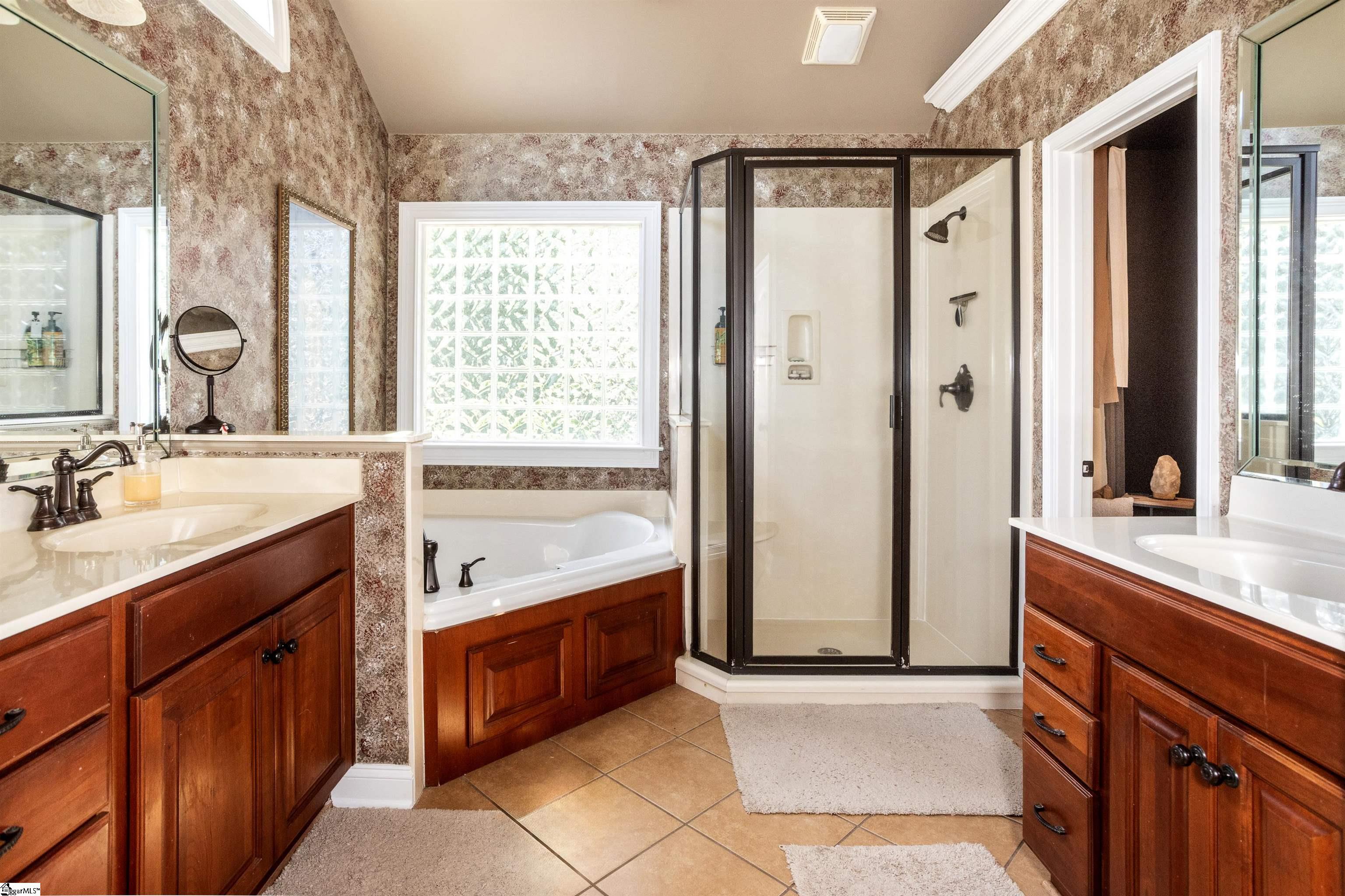 Simpsonville, South Carolina 29681, United States, 4 Bedrooms Bedrooms, ,3 BathroomsBathrooms,Residential,Contingent,198910