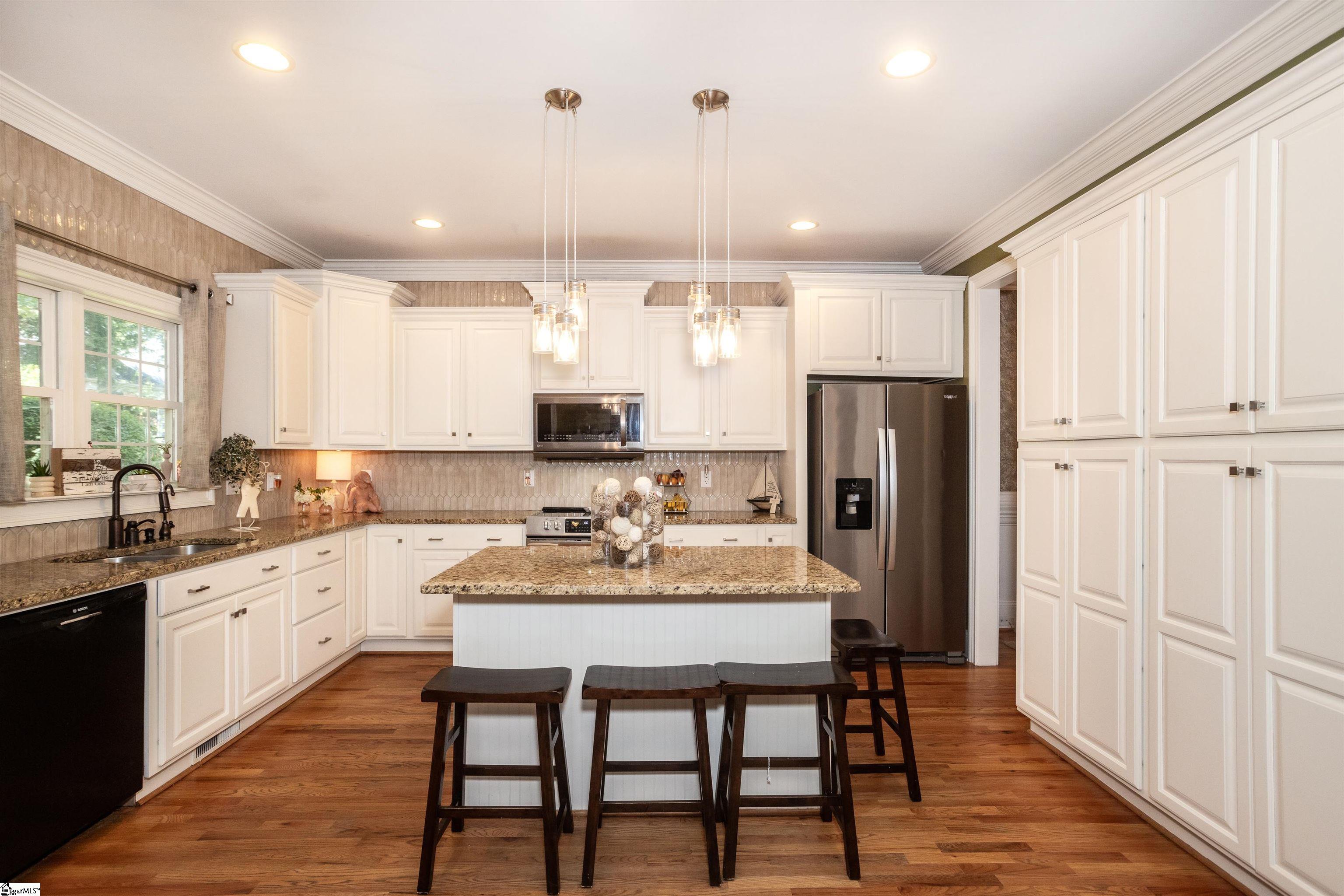 Simpsonville, South Carolina 29681, United States, 4 Bedrooms Bedrooms, ,3 BathroomsBathrooms,Residential,Contingent,198910