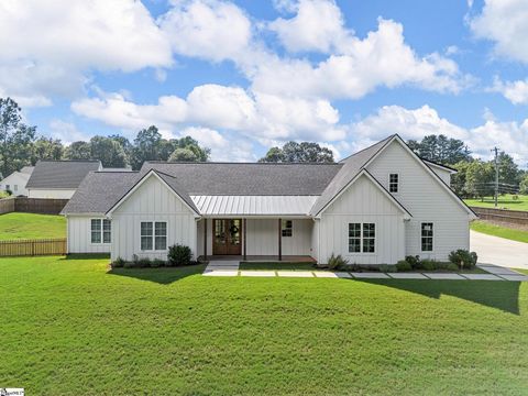 Photo of 6 Beech Creek Court, Greer, SC 29651 (MLS # 1576569)