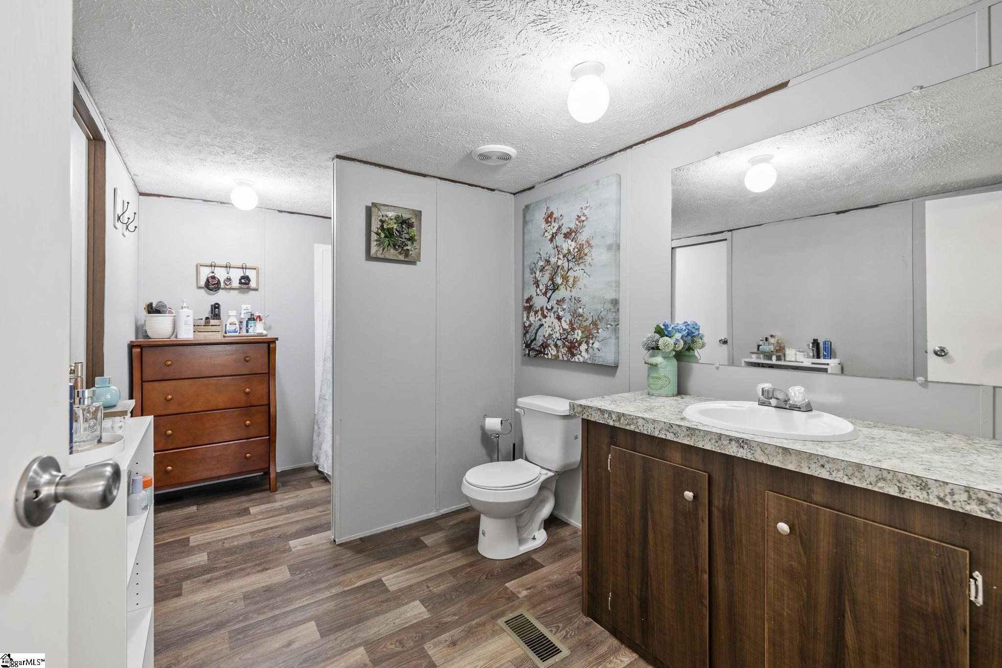 Inman, South Carolina 29349, United States, 5 Bedrooms Bedrooms, ,3 BathroomsBathrooms,Residential,Active,177991