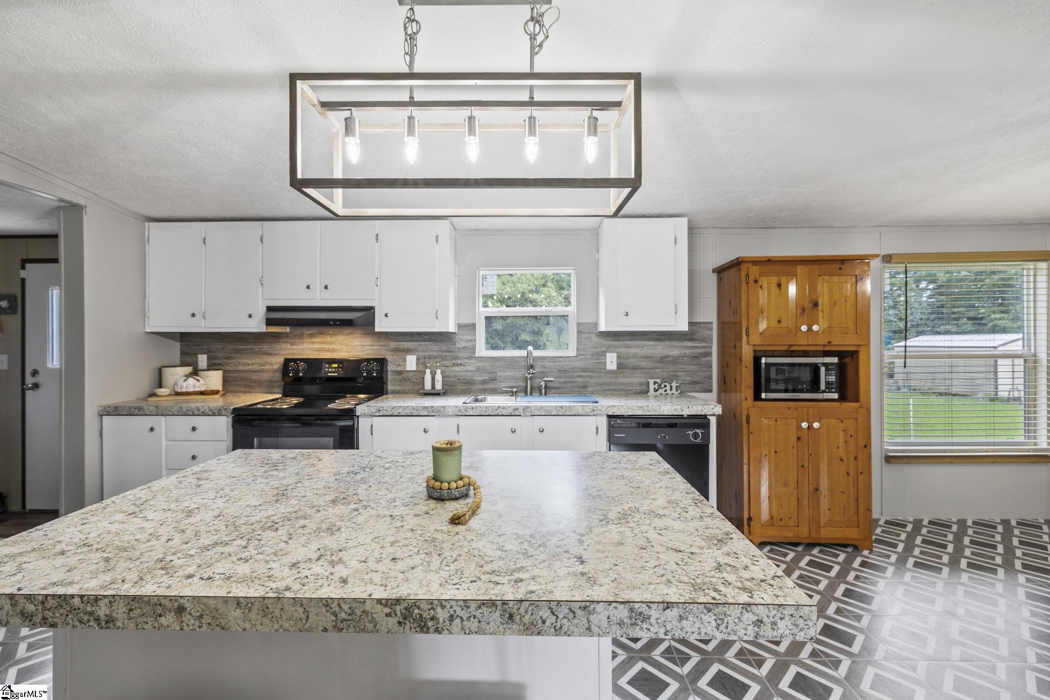 Inman, South Carolina 29349, United States, 5 Bedrooms Bedrooms, ,3 BathroomsBathrooms,Residential,Active,177991