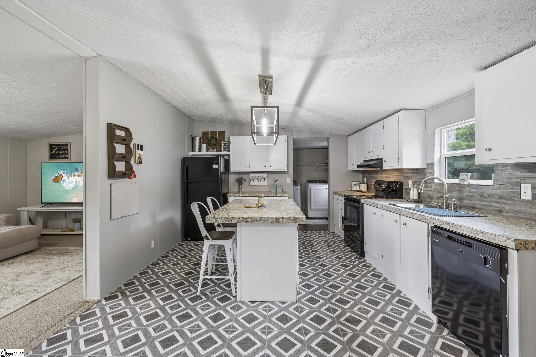 Inman, South Carolina 29349, United States, 5 Bedrooms Bedrooms, ,3 BathroomsBathrooms,Residential,Active,177991