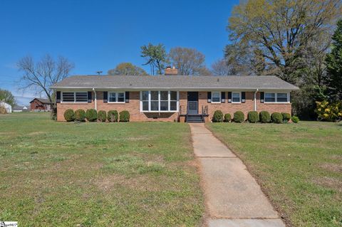 Photo of 101 Benjamin Avenue, Greer, SC 29651 (MLS # 1585303)