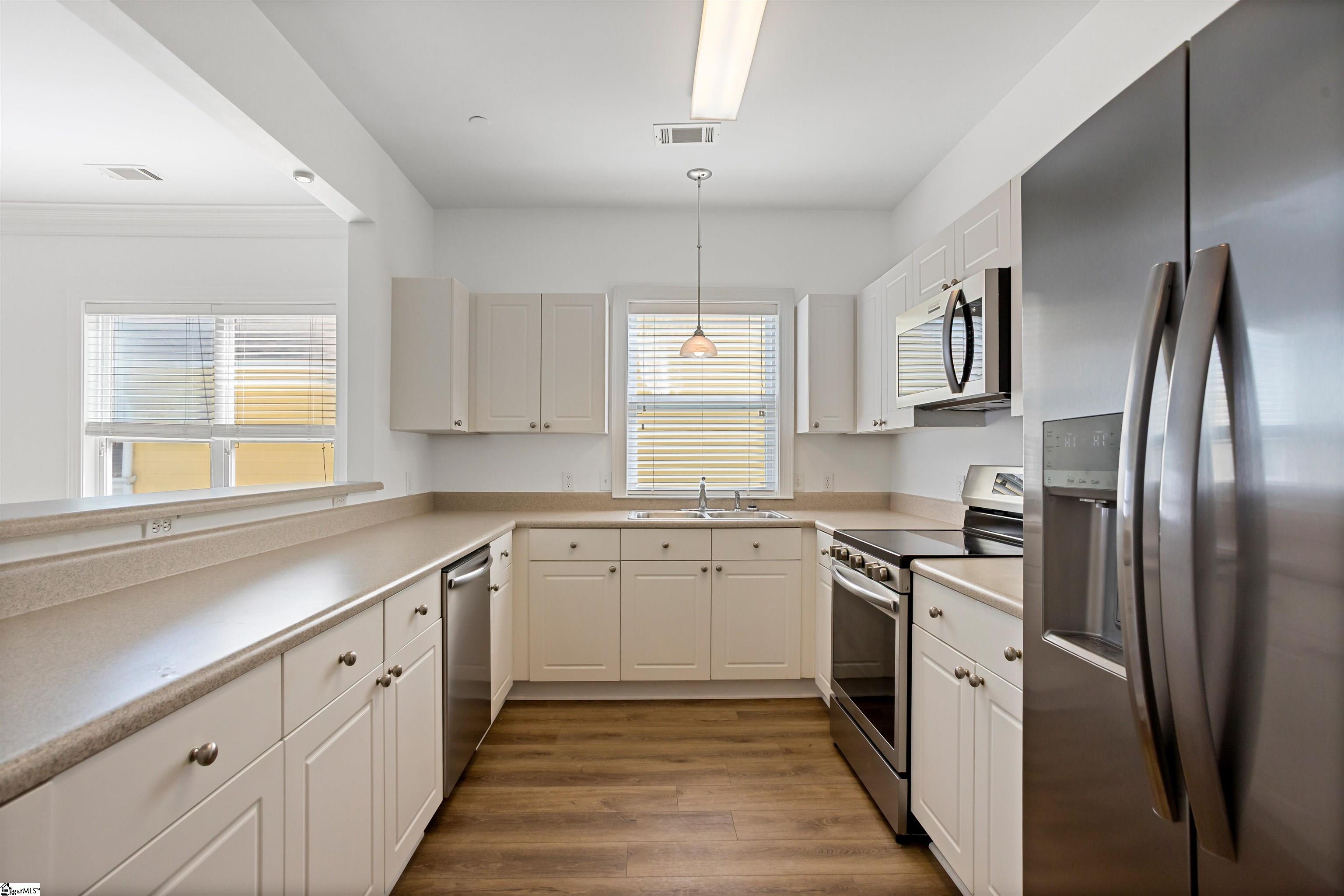 Greenville, South Carolina 29601, United States, 3 Bedrooms Bedrooms, ,2 BathroomsBathrooms,Residential,Contingent,198400