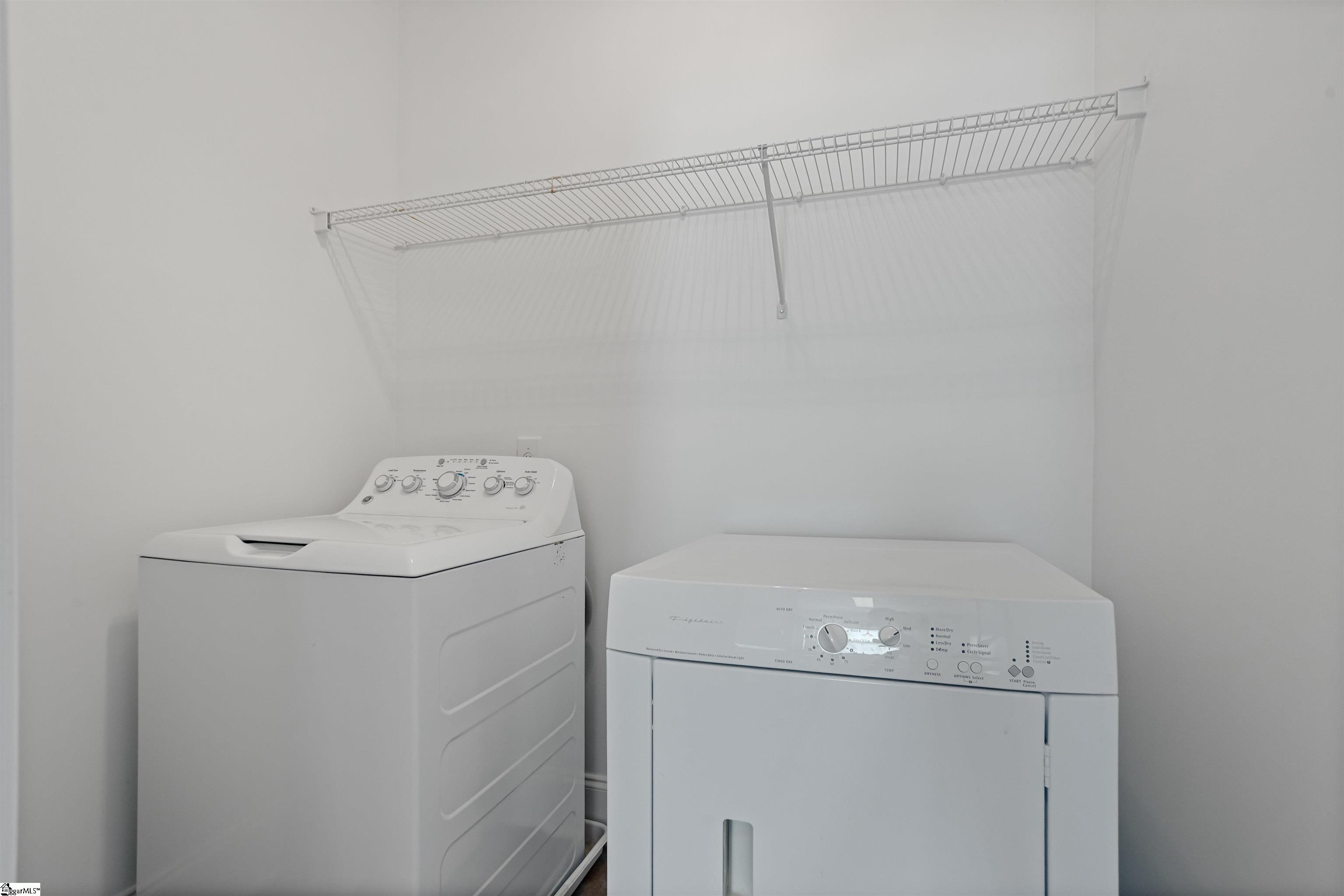 Greenville, South Carolina 29601, United States, 3 Bedrooms Bedrooms, ,2 BathroomsBathrooms,Residential,Contingent,198400