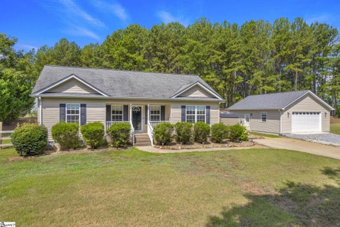 Photo of 124 E King Road, Greer, SC 29651 (MLS # 1597205)