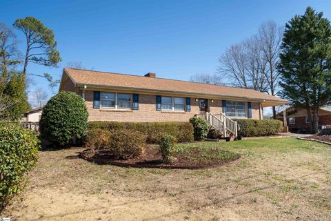 Photo of 109 Pawnee Drive, Spartanburg, SC 29301 (MLS # 1582854)